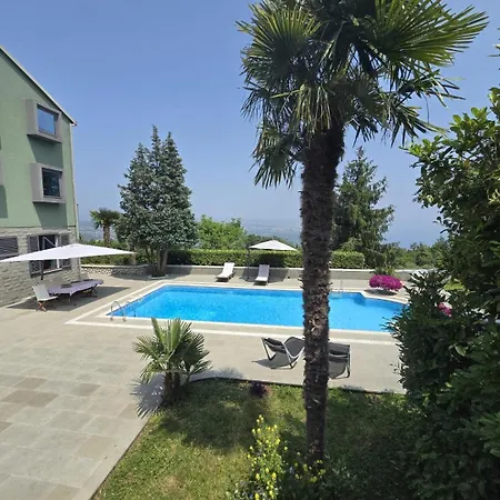 Luxury With Private Pool And 2 Bedrooms In Bay View * 오파티아